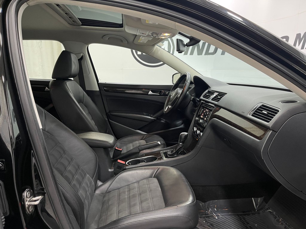 2015 Volkswagen Passat Image 30