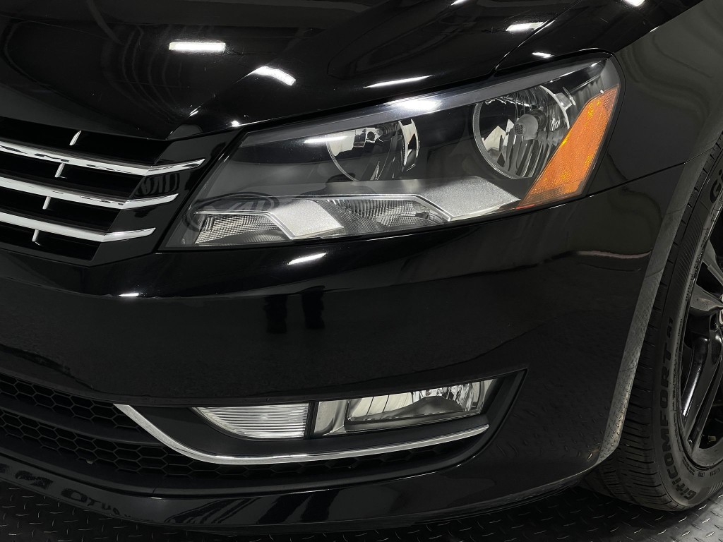 2015 Volkswagen Passat Image 31