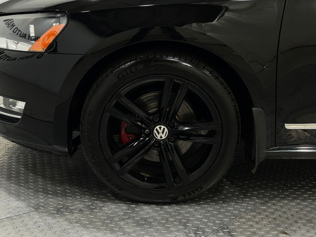 2015 Volkswagen Passat Image 33