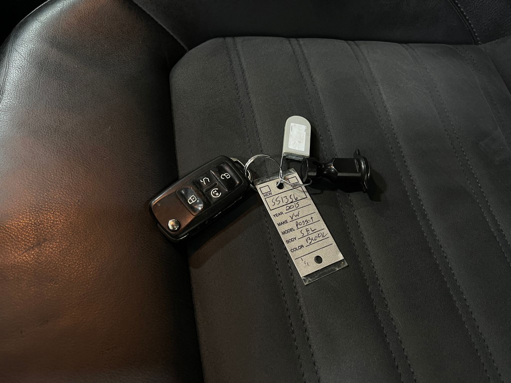 2015 Volkswagen Passat Image 35