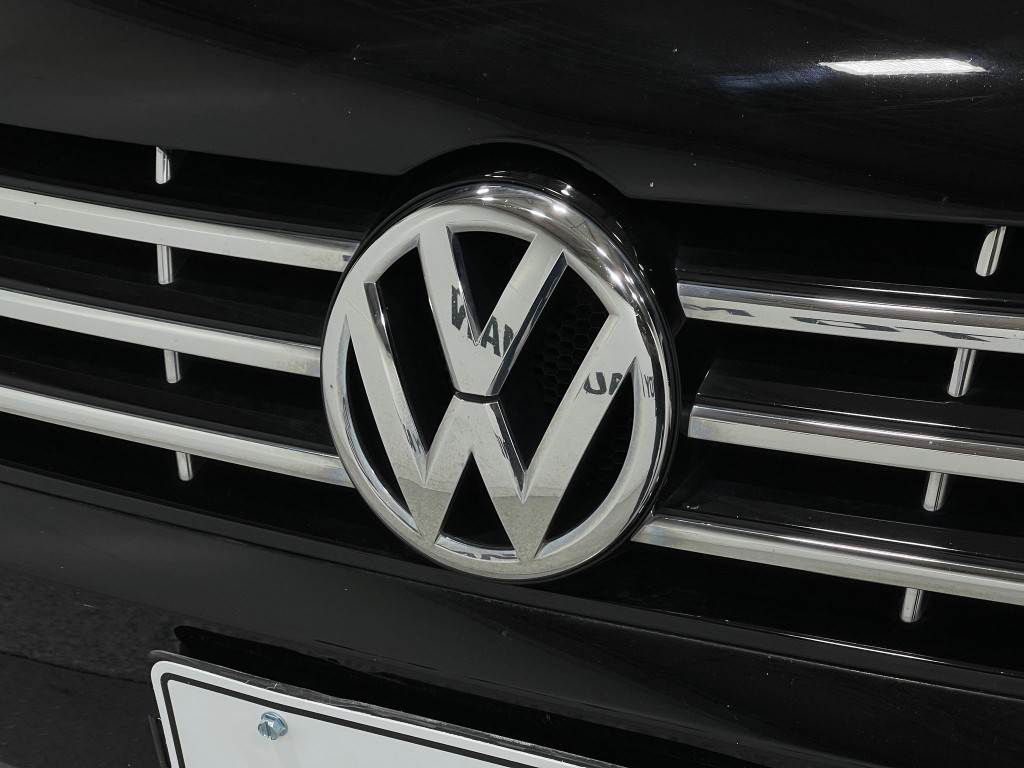 2015 Volkswagen Passat Image 36