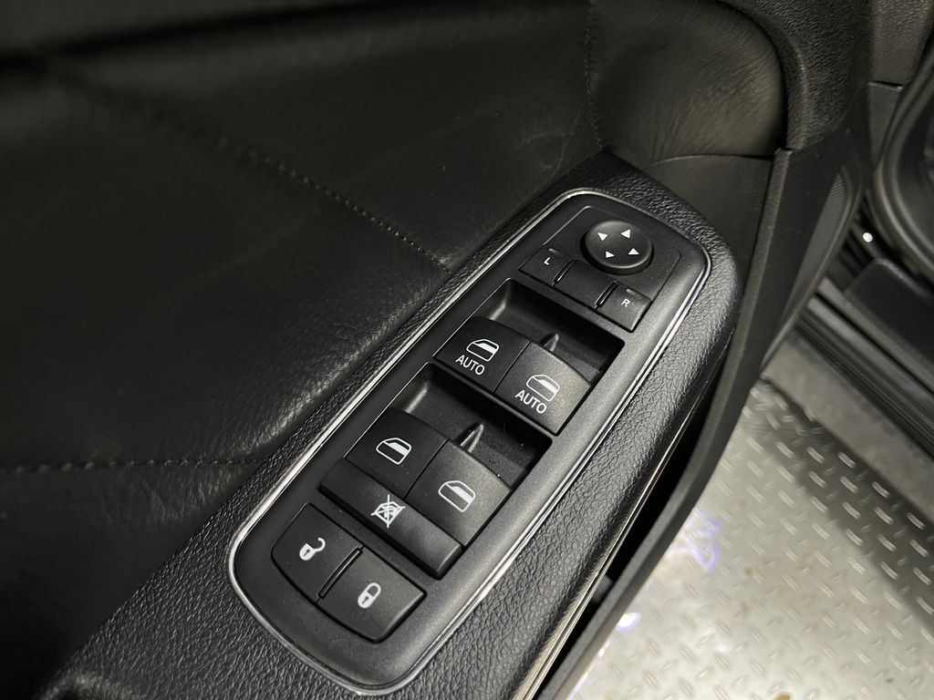 2015 Dodge Charger Image 16