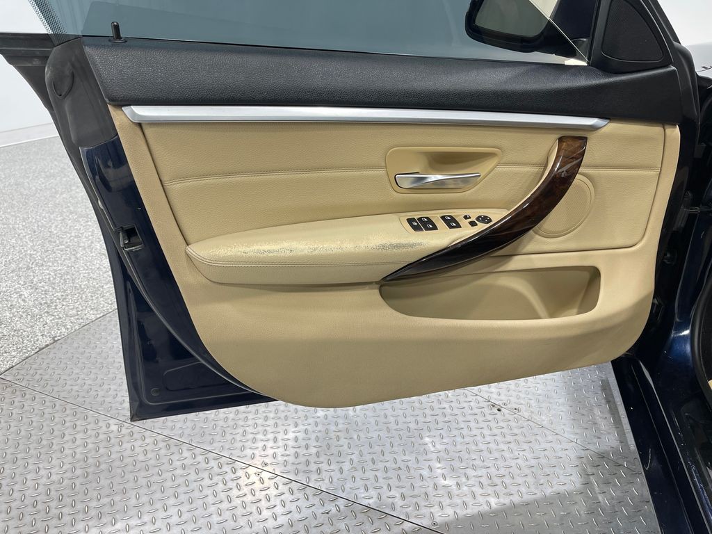 2016 BMW 4 Series Image 17