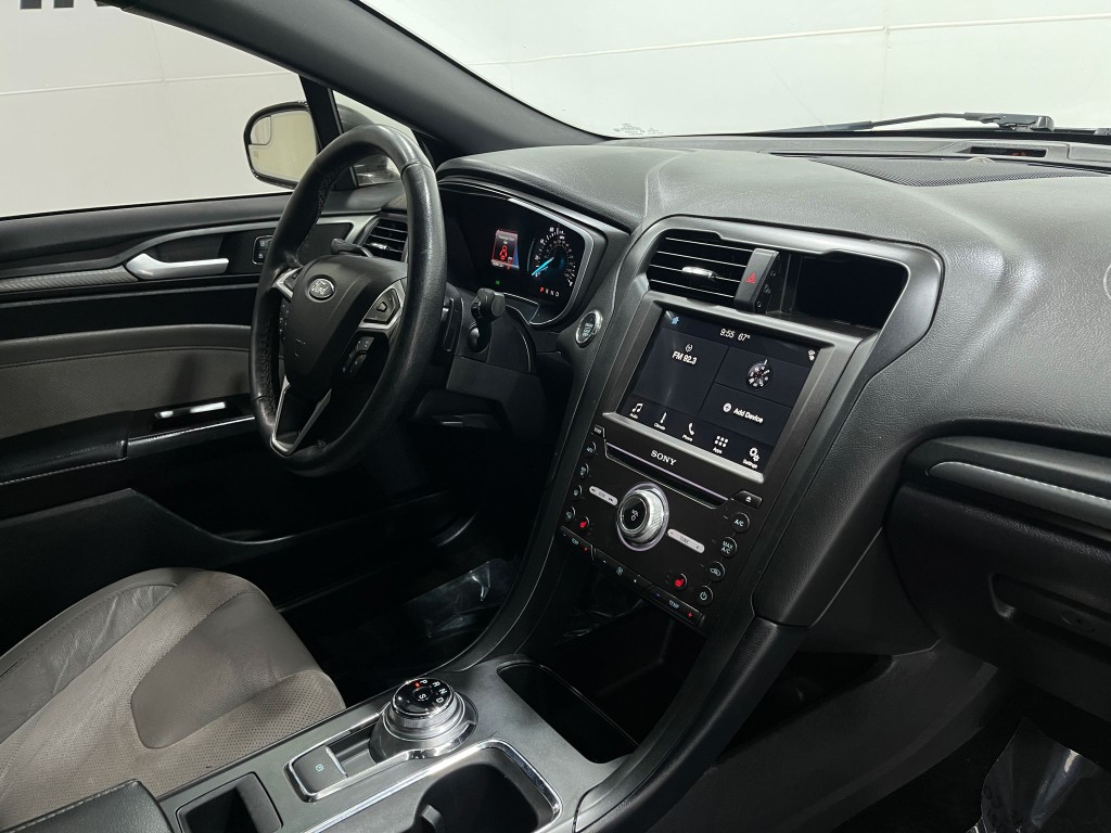 2017 Ford Fusion Image 19