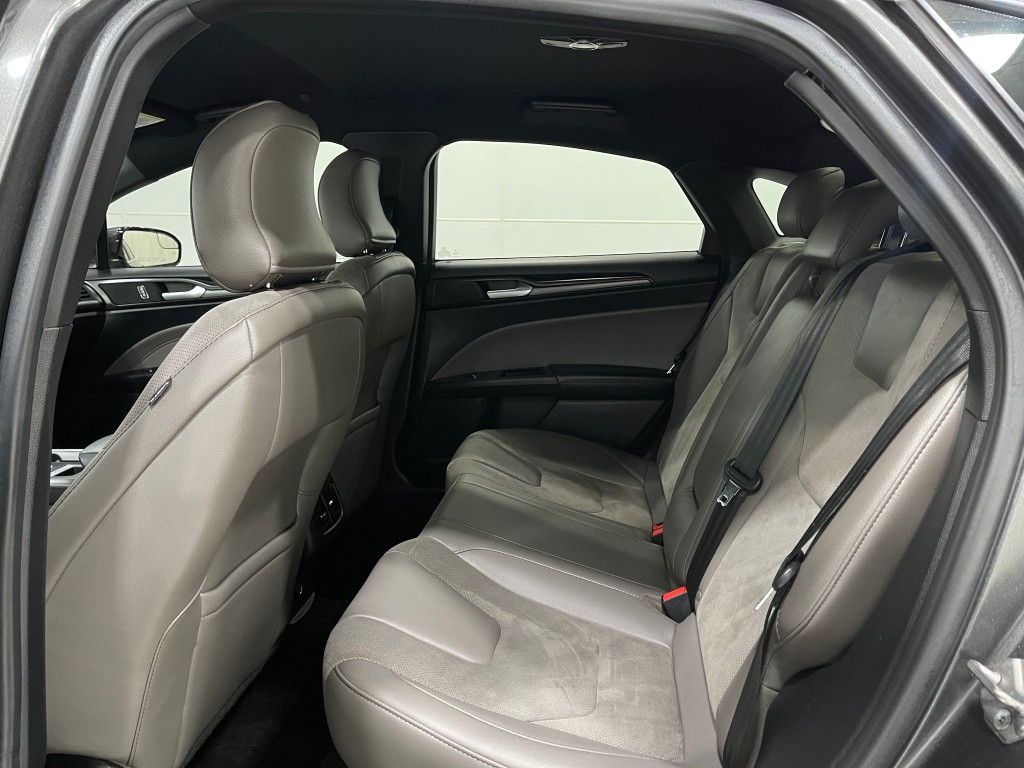 2017 Ford Fusion Image 28