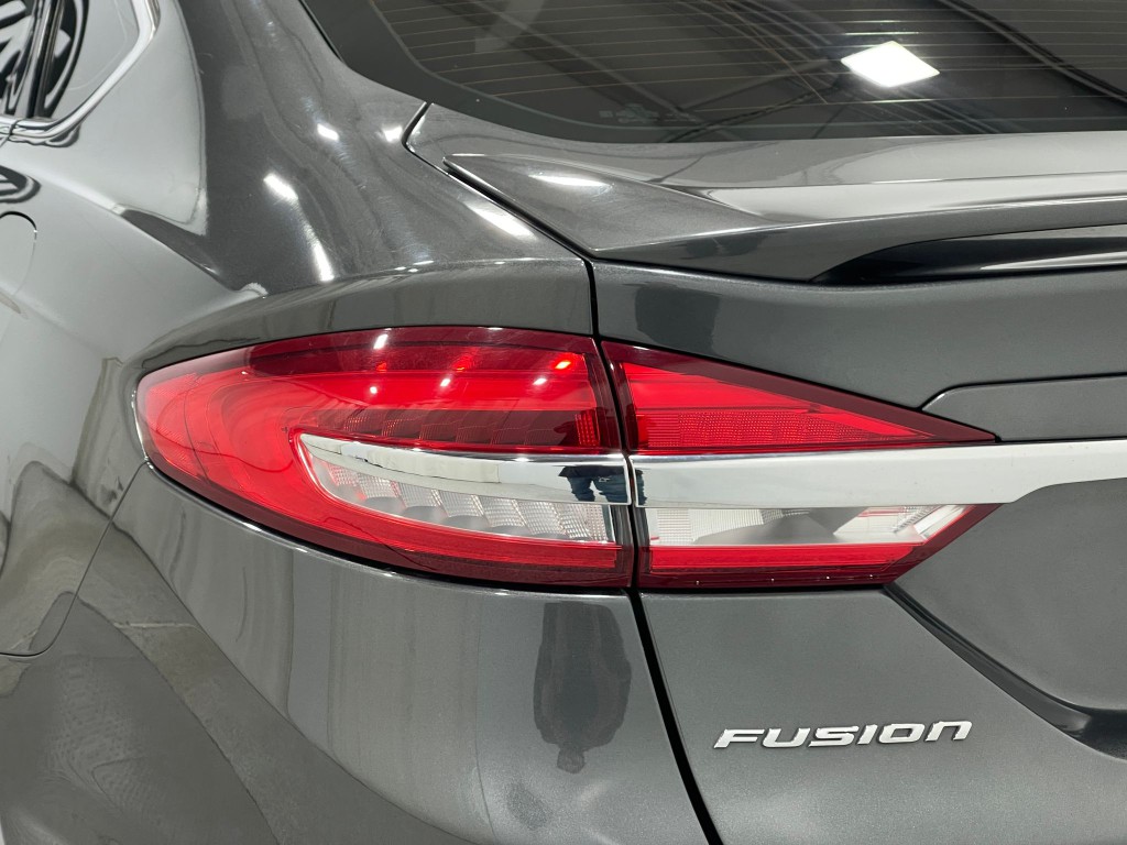 2017 Ford Fusion Image 32