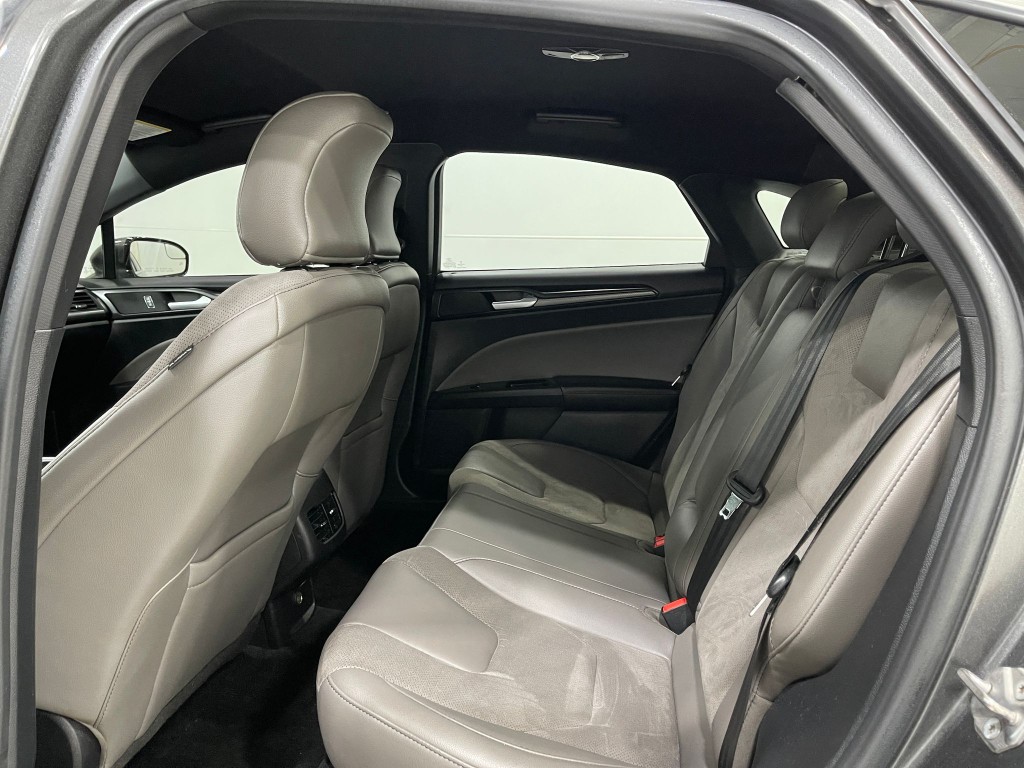 2017 Ford Fusion Image 28