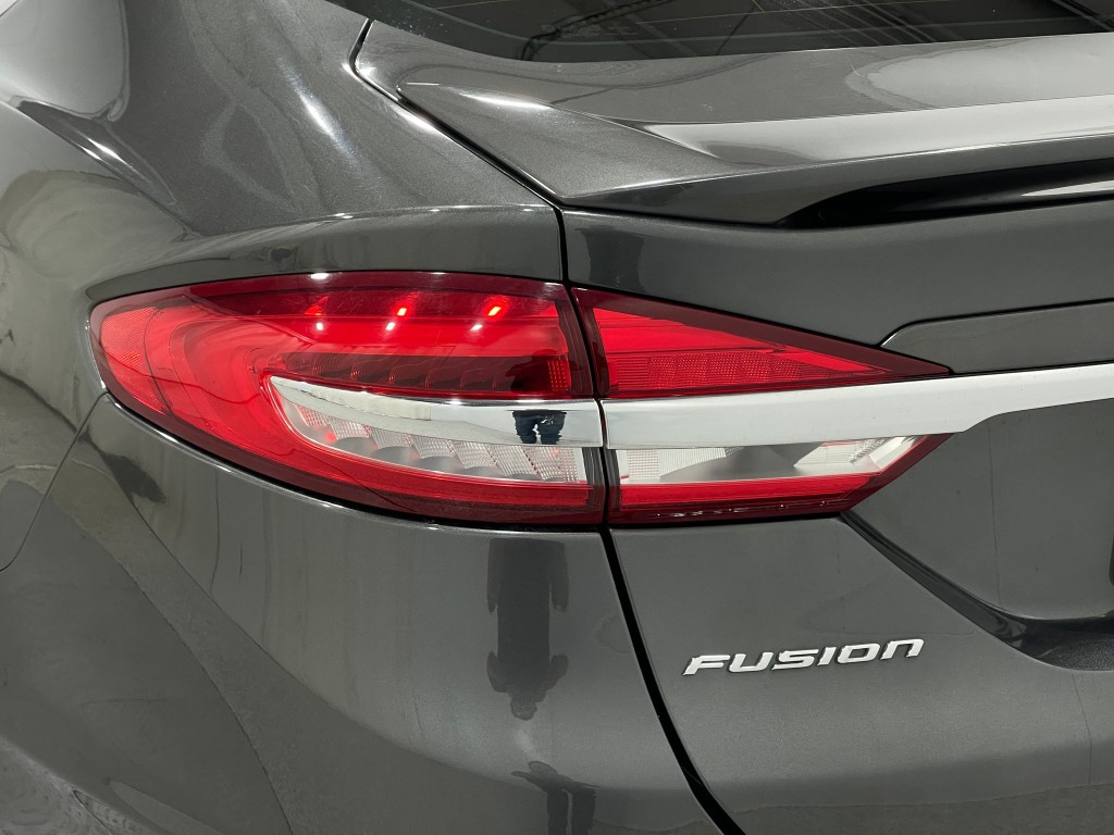2017 Ford Fusion Image 32
