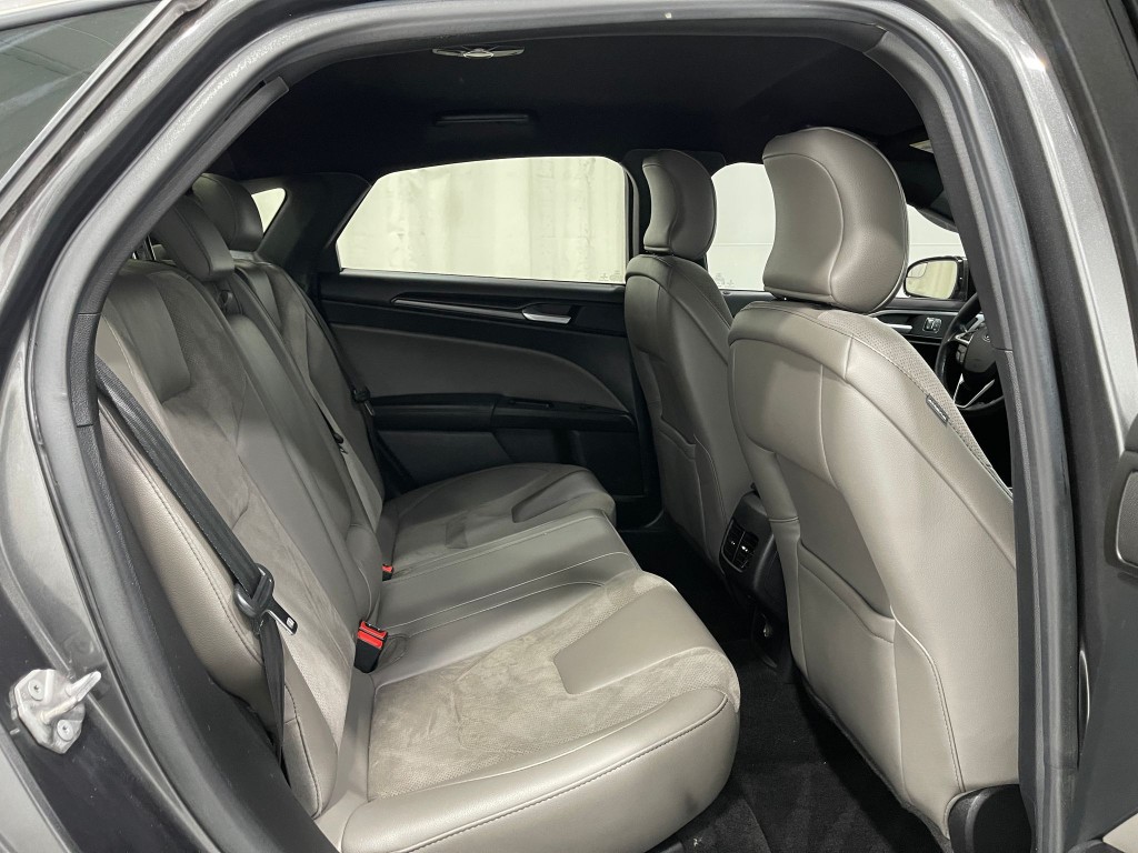 2017 Ford Fusion Image 28