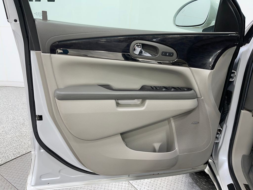 2016 Buick Enclave Image 17