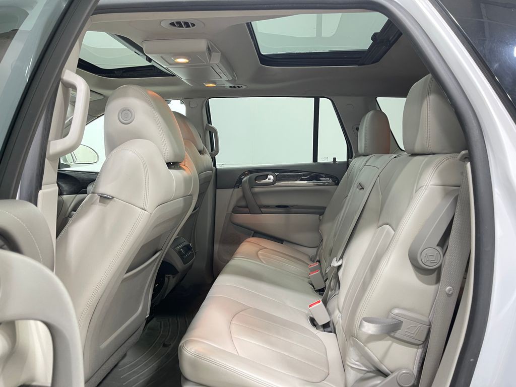 2016 Buick Enclave Image 31