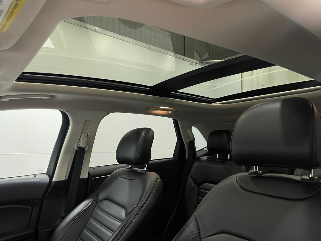 2019 Ford Edge Image 12