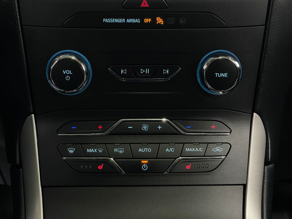 2019 Ford Edge Image 26