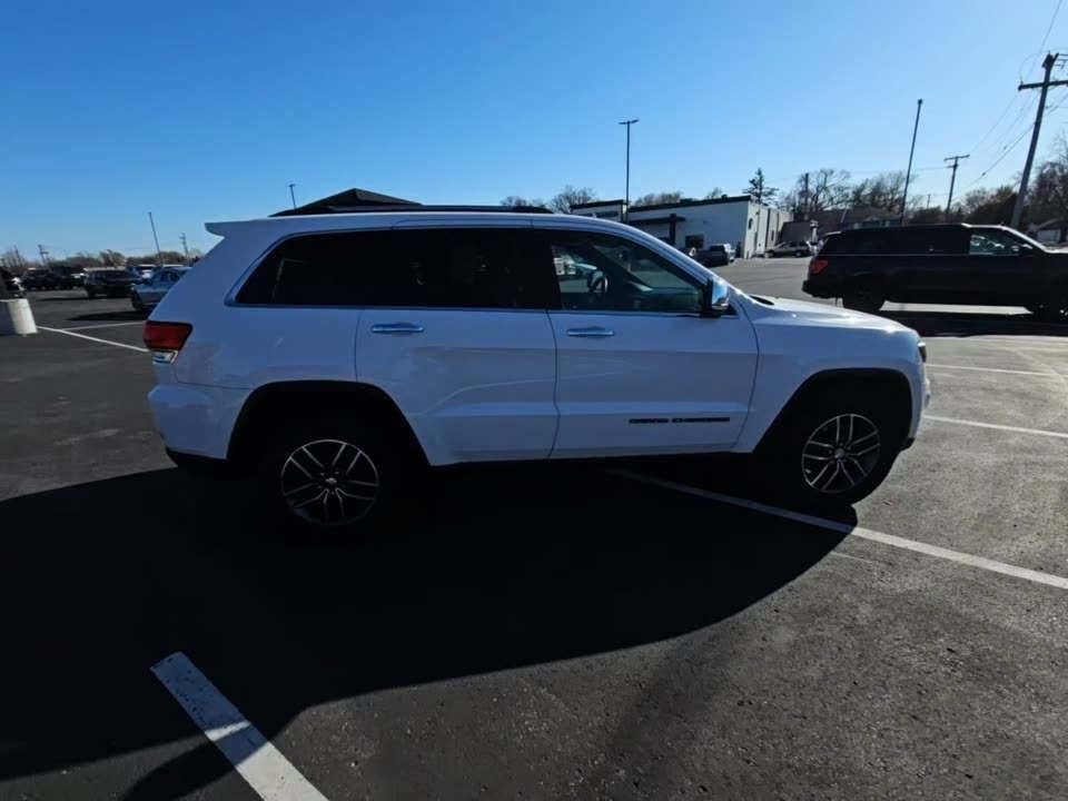 2017 Jeep Grand Cherokee Image 2