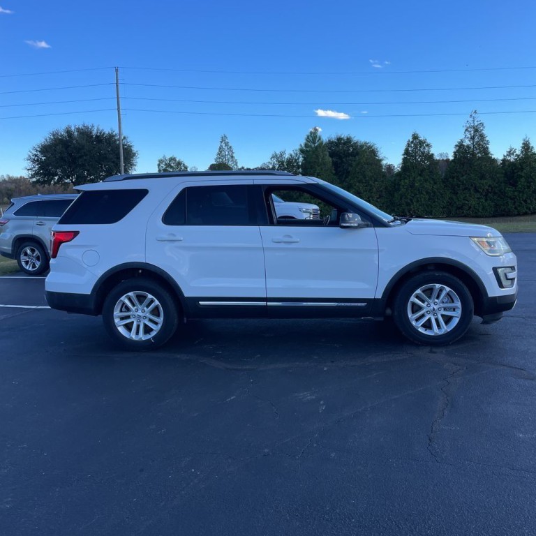 2017 Ford Explorer Image 4