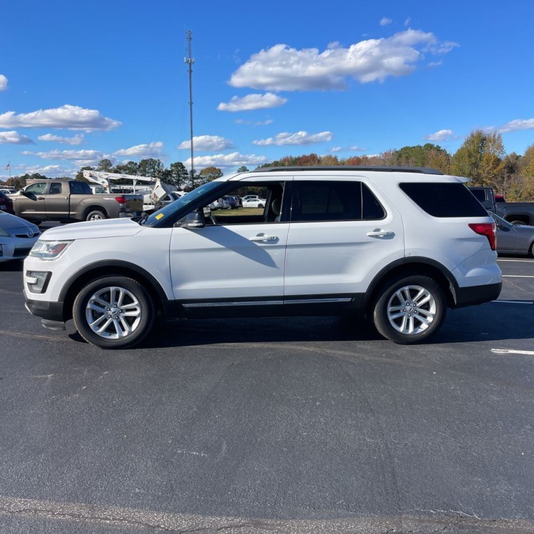2017 Ford Explorer Image 5