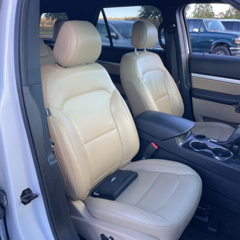2017 Ford Explorer Image 9