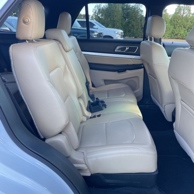 2017 Ford Explorer Image 17