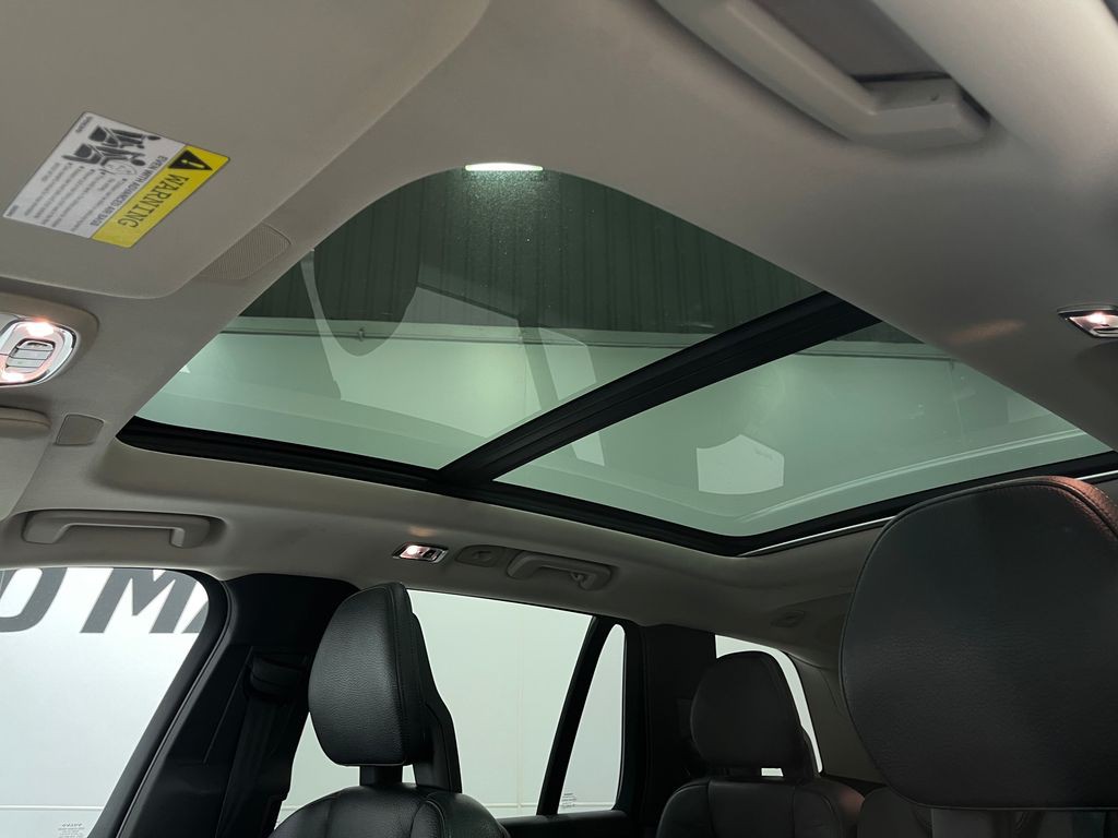 2018 Volvo XC90 Image 12