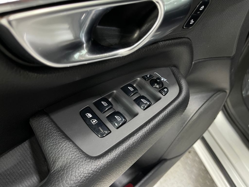 2018 Volvo XC90 Image 16