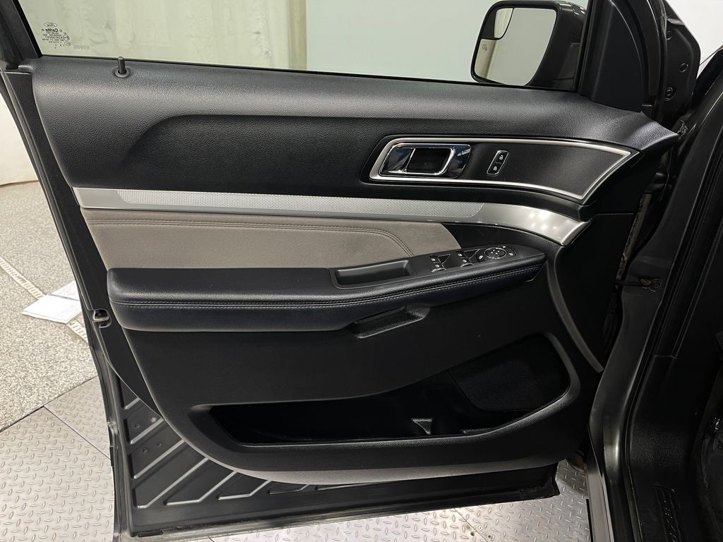 2017 Ford Explorer Image 13