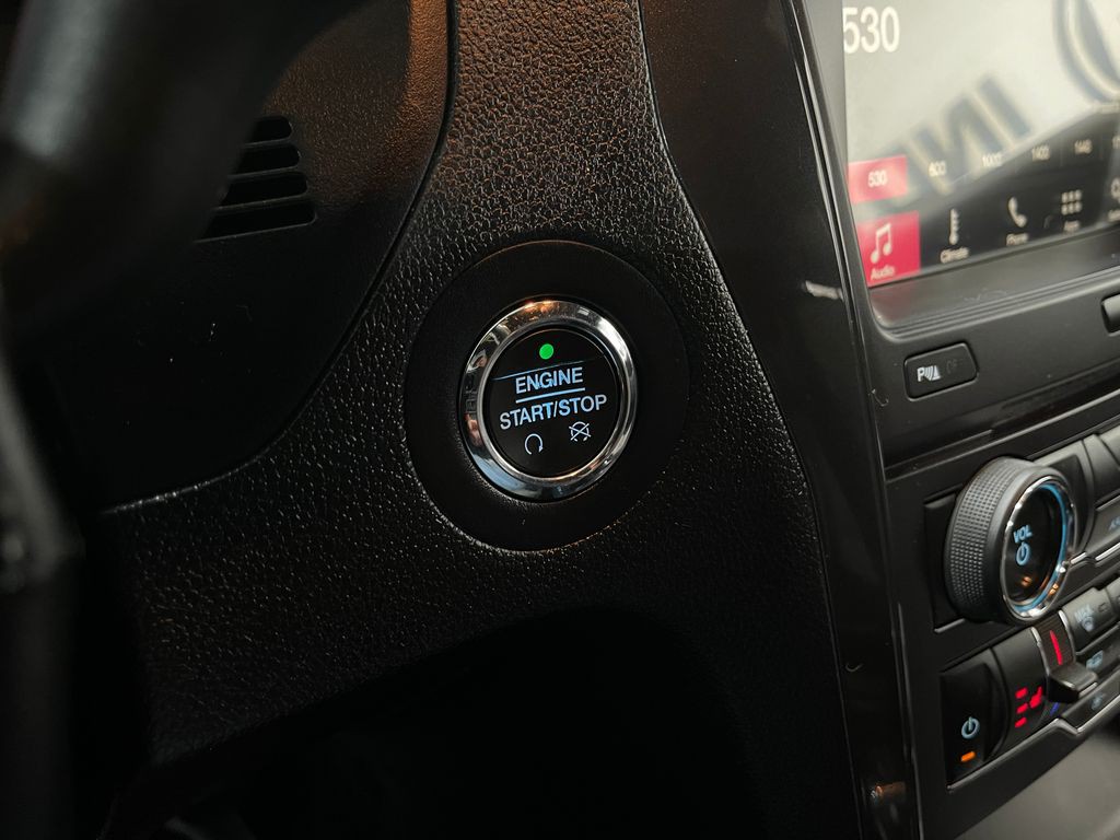 2017 Ford Explorer Image 19