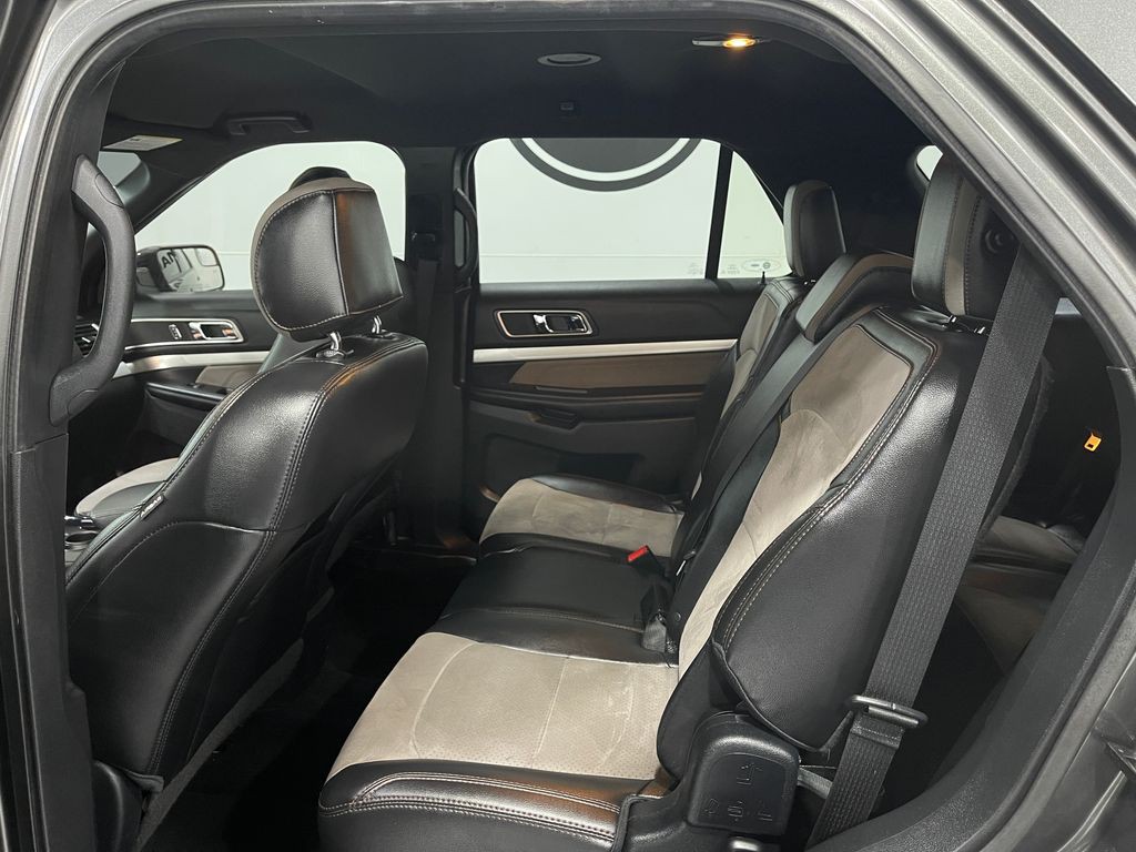2017 Ford Explorer Image 27