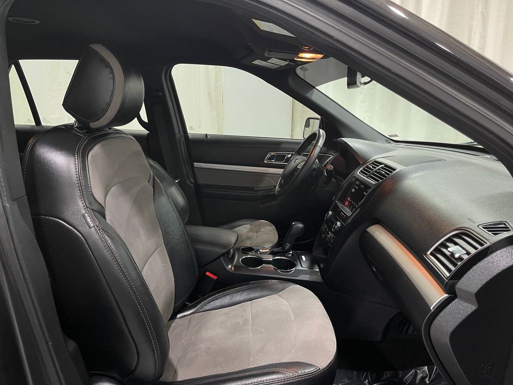 2017 Ford Explorer Image 31