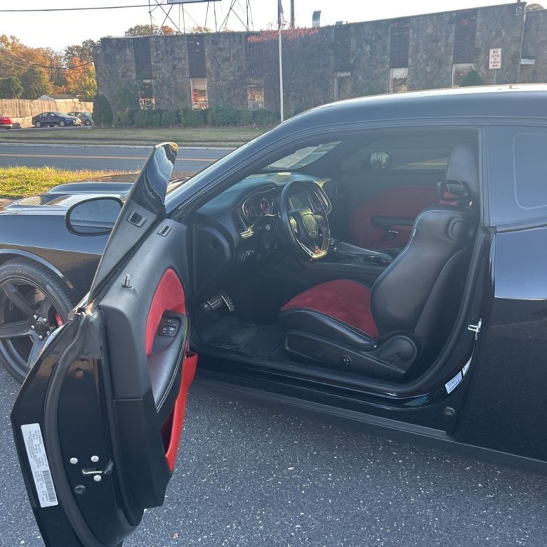 2016 Dodge Challenger Image 8