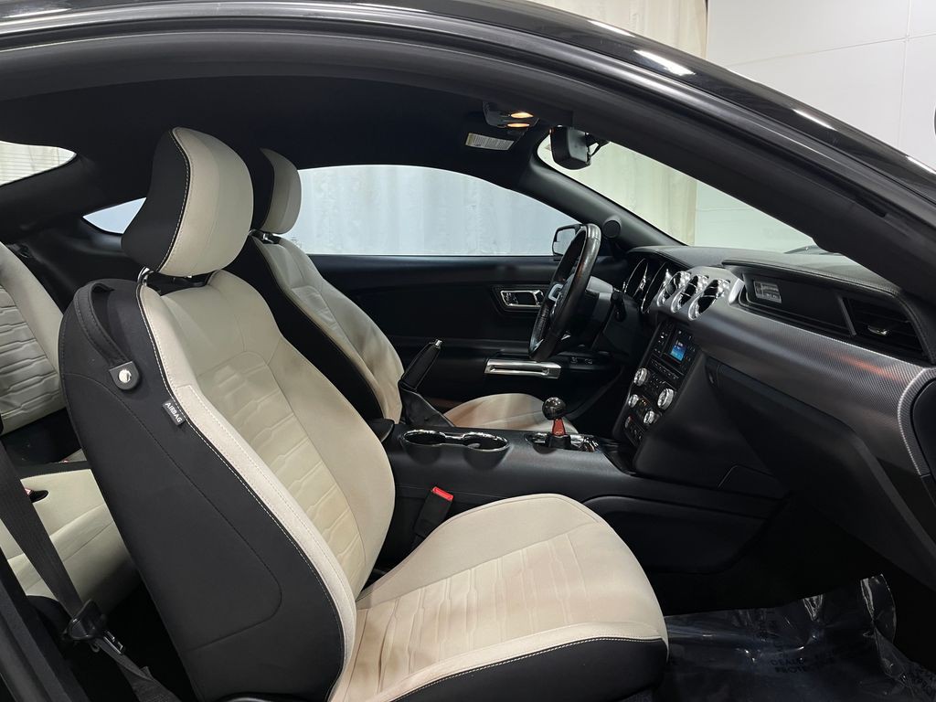 2015 Ford Mustang Image 31