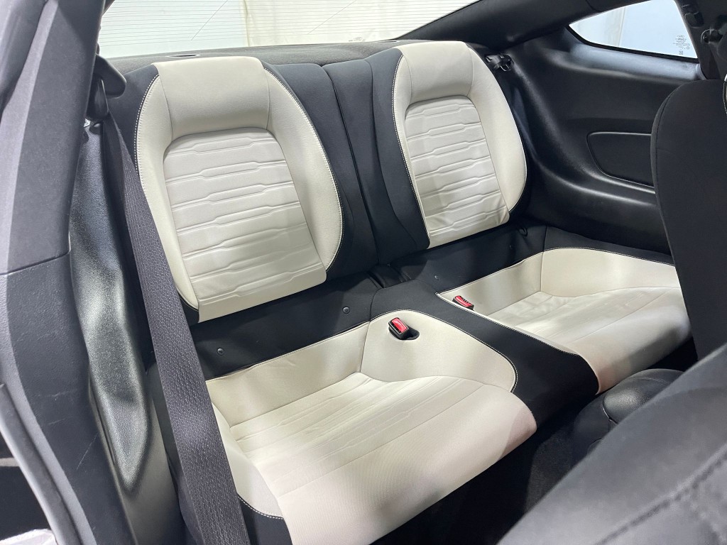 2015 Ford Mustang Image 30