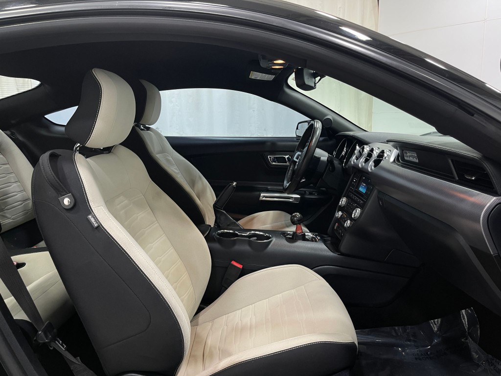 2015 Ford Mustang Image 31