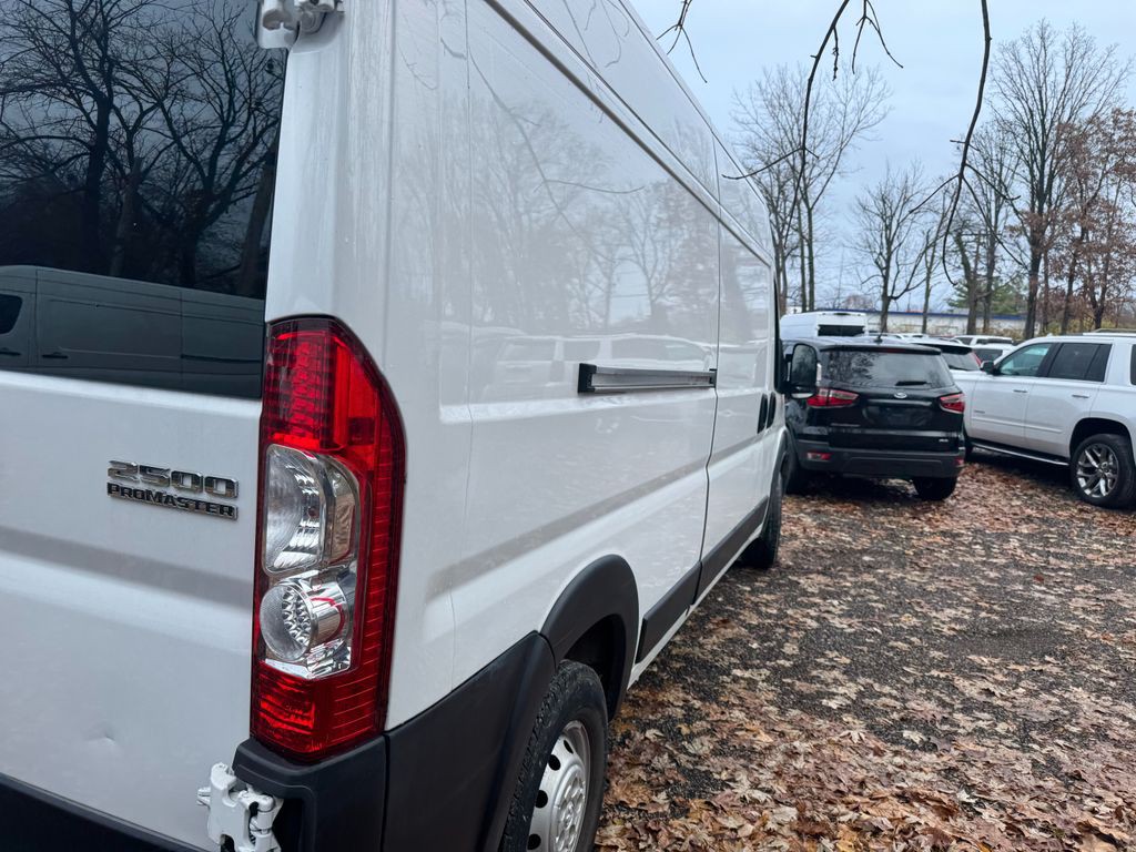 2023 RAM Promaster Image 3