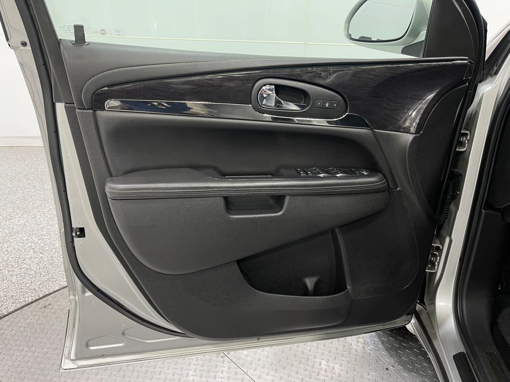 2017 Buick Enclave Image 15