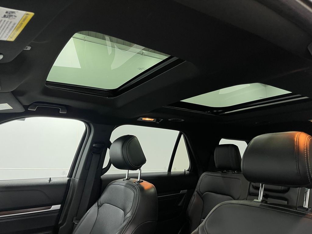 2017 Ford Explorer Image 12