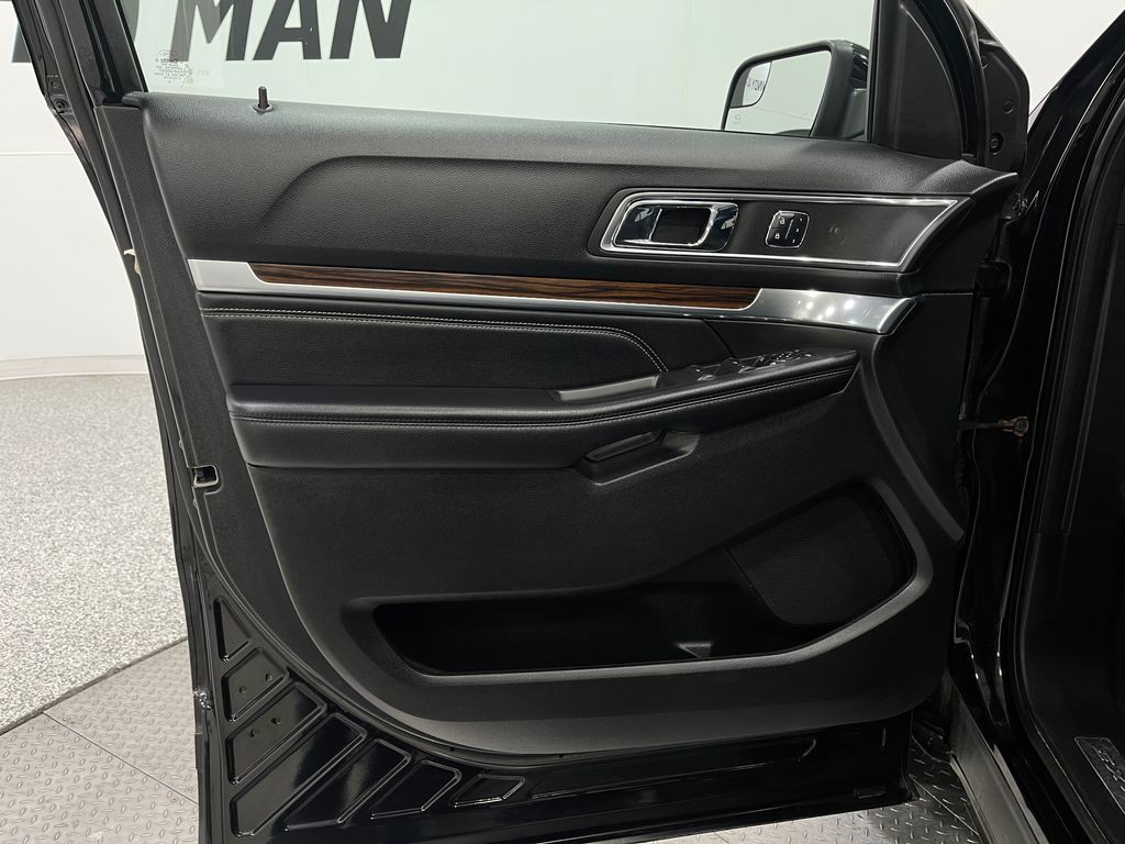 2017 Ford Explorer Image 16
