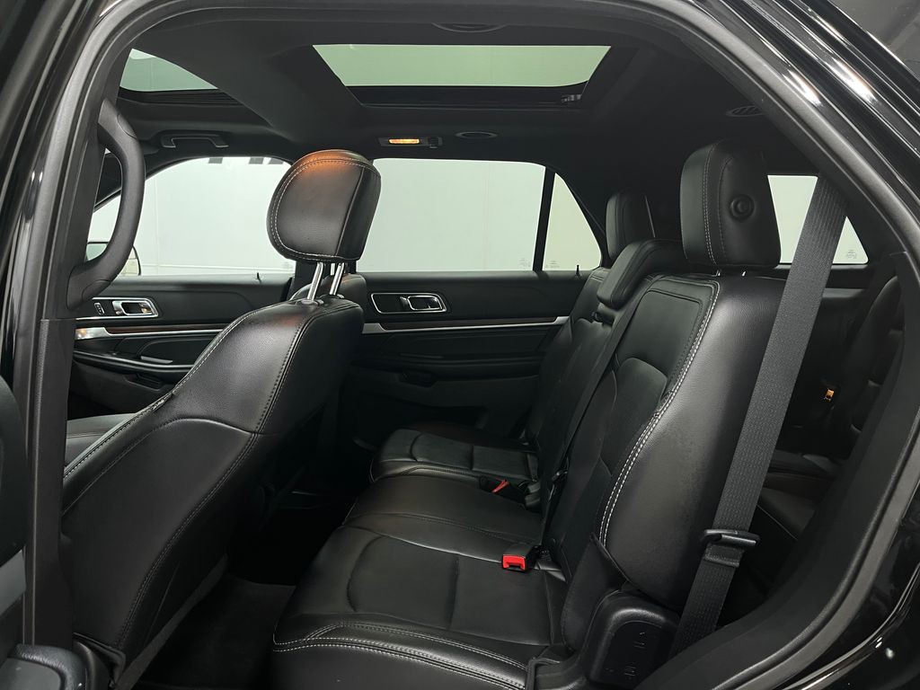 2017 Ford Explorer Image 31