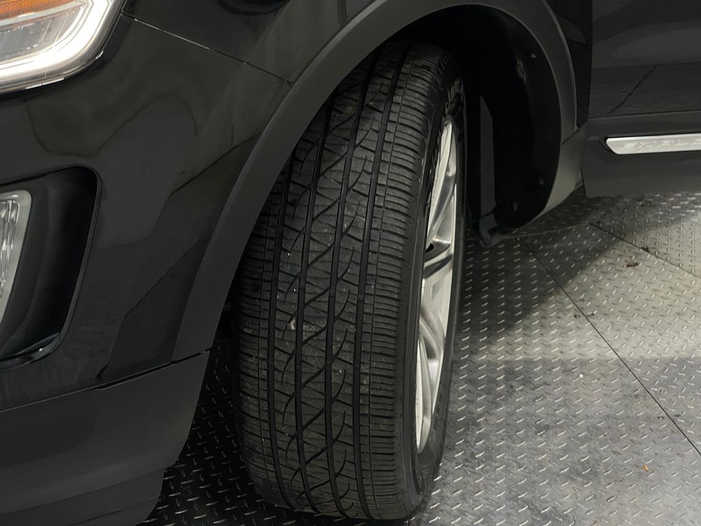 2017 Ford Explorer Image 39