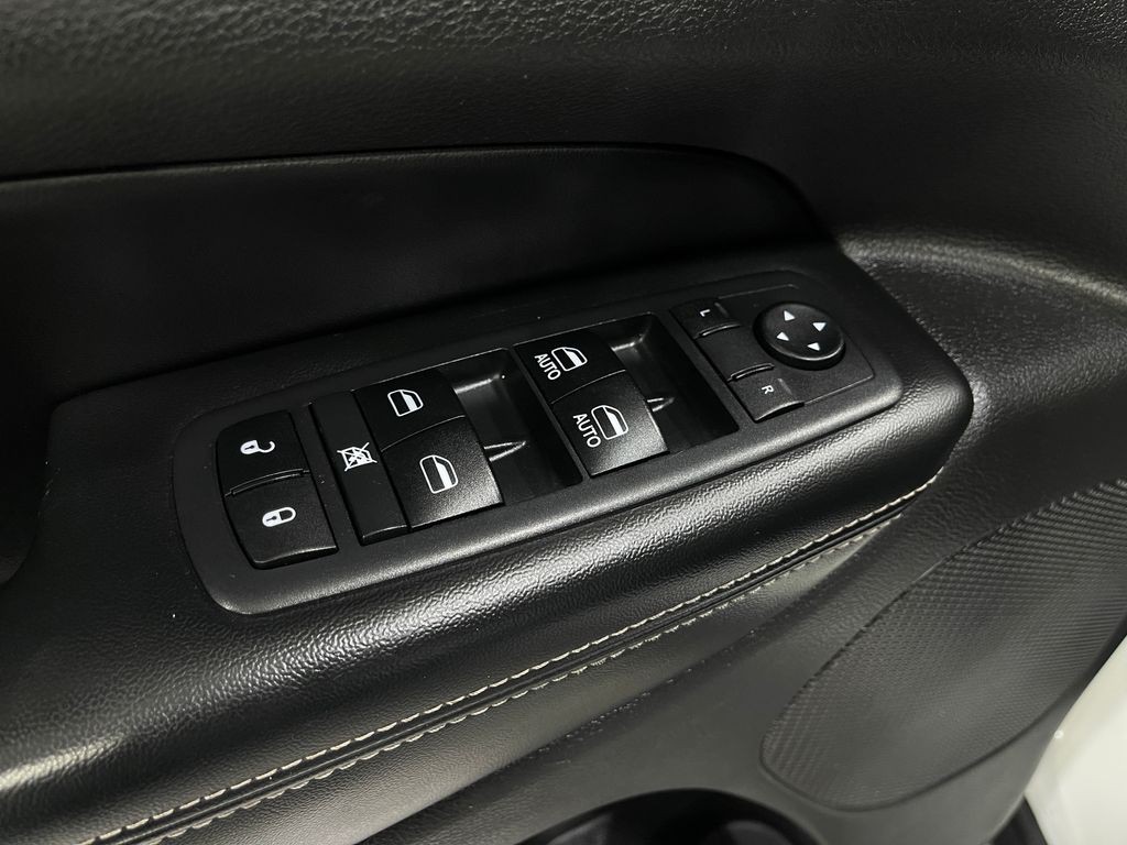 2017 Jeep Grand Cherokee Image 16