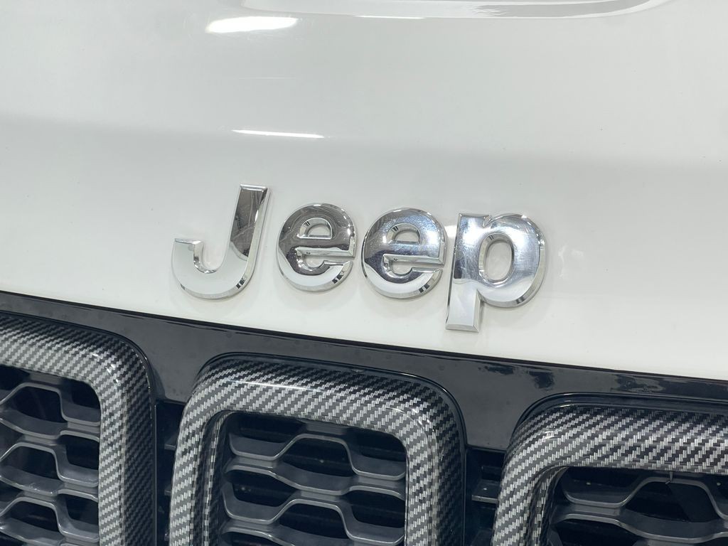 2017 Jeep Grand Cherokee Image 38