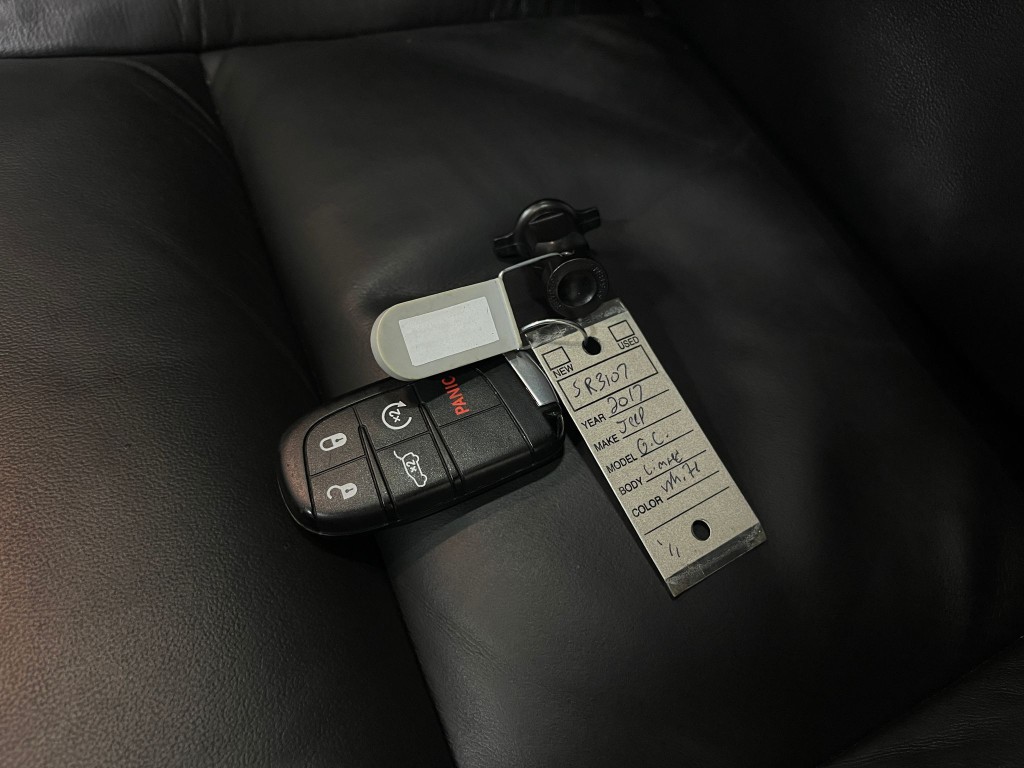 2017 Jeep Grand Cherokee Image 37