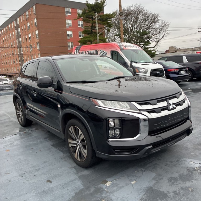 2021 Mitsubishi Outlander Image 1