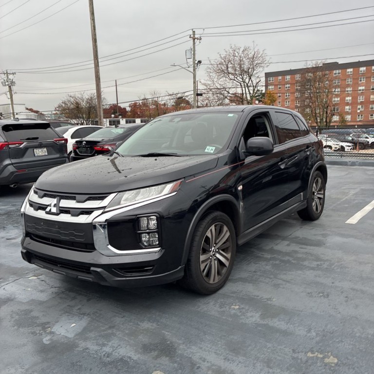 2021 Mitsubishi Outlander Image 2