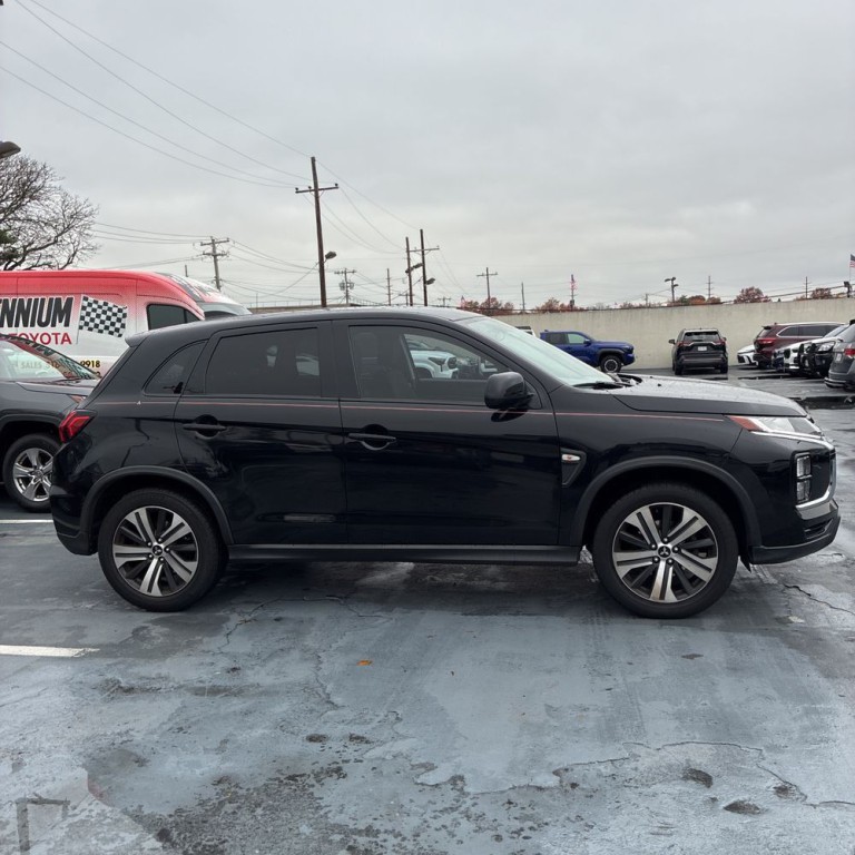 2021 Mitsubishi Outlander Image 3
