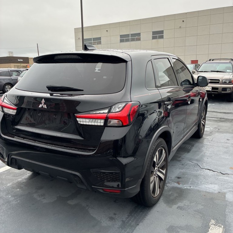 2021 Mitsubishi Outlander Image 5