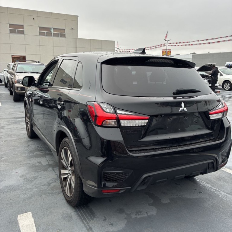 2021 Mitsubishi Outlander Image 6