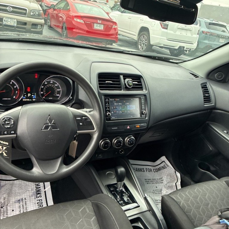 2021 Mitsubishi Outlander Image 9