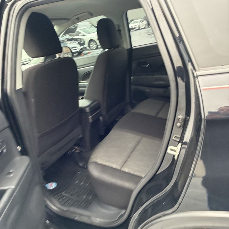 2021 Mitsubishi Outlander Image 15