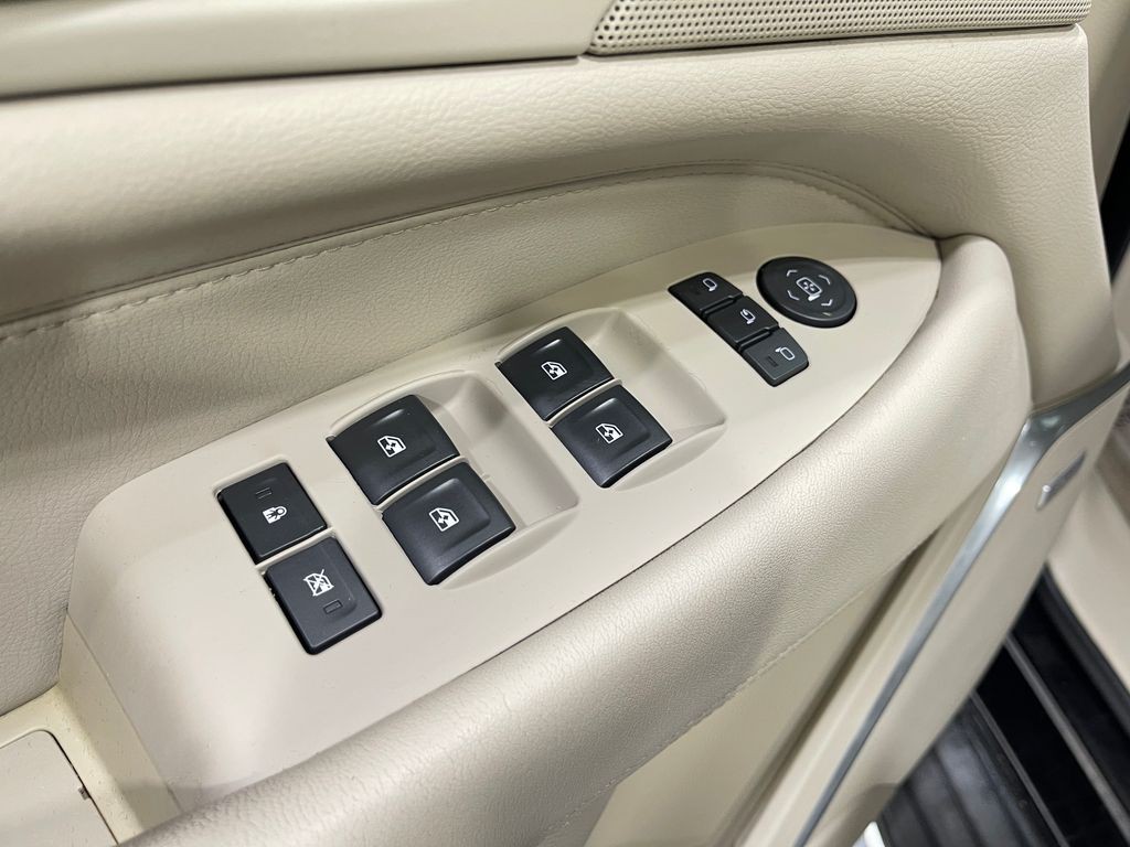 2019 Cadillac Escalade Image 18