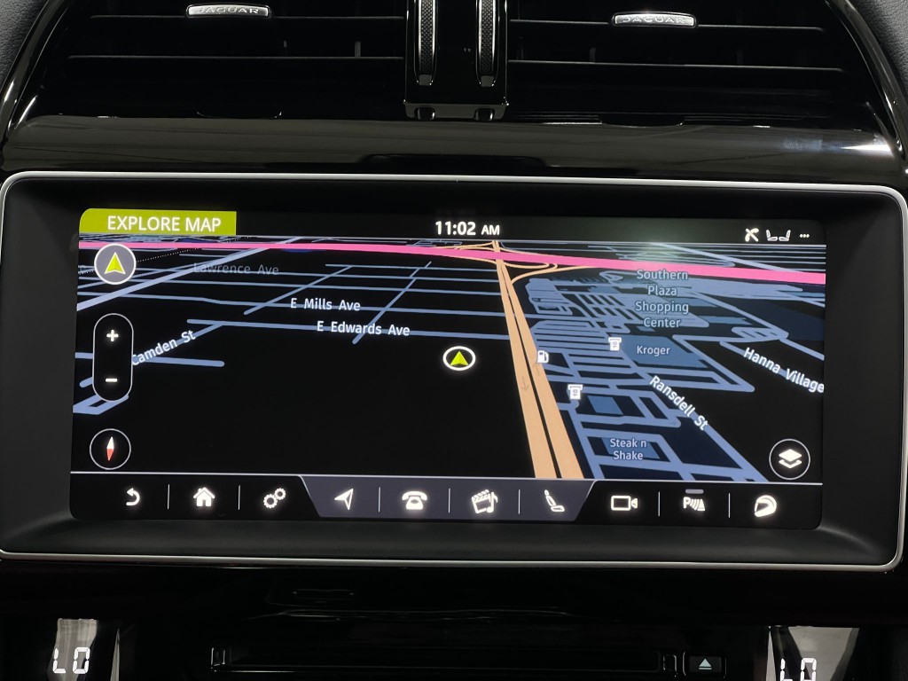 2017 Jaguar F-PACE Image 10